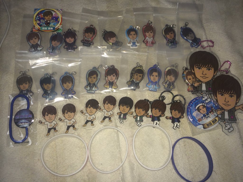 water15official's tweet photo. 拡散お願いします。

写真の岩田グッズすべて
お譲りします。
DMください https://t.co/LFUD7Tp5OI