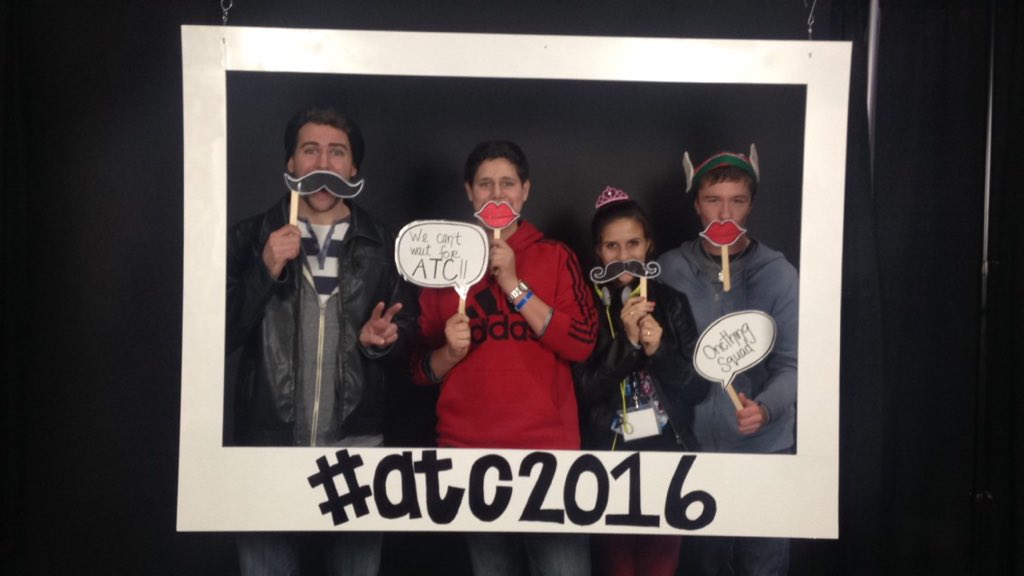 SamL4260's tweet photo. miss everyone so much🙏🏼❤️😁😭😭😭😭 #ATC2015 #Onething2015-2016 https://t.co/4VrFQvrU2R