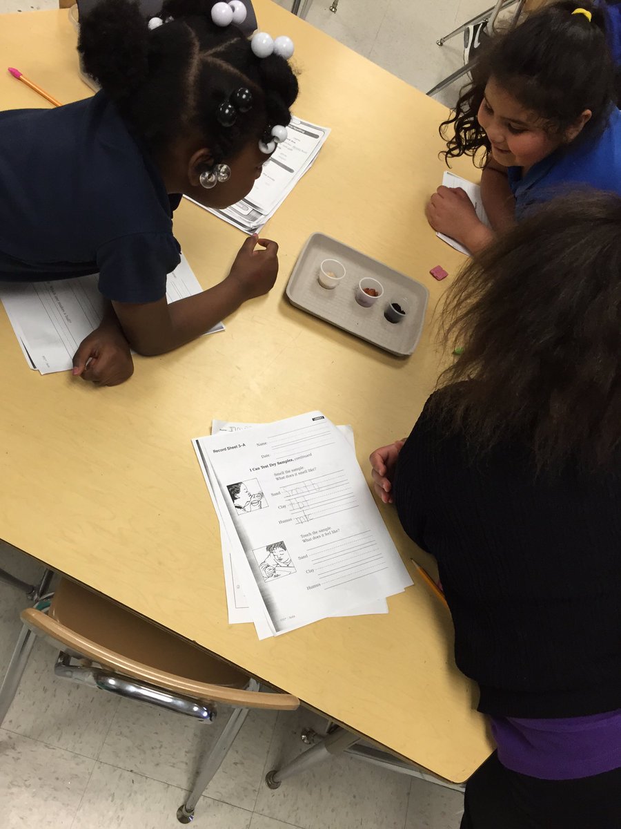 ShwabElementary's tweet photo. Second grade science today had us using all our senses. #LearningatHighLevels https://t.co/LnuOyndIU0