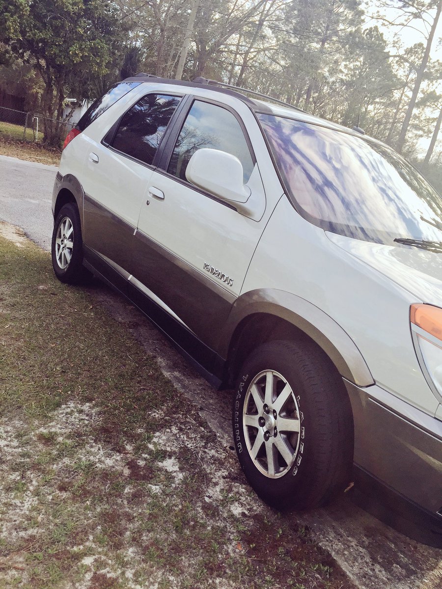 lizzie_huckk's tweet photo. How on earth did I ever drive anything smaller? I'm obsessed with this thing! #3rdrowseating #notenufffriends https://t.co/BTrmugm61c
