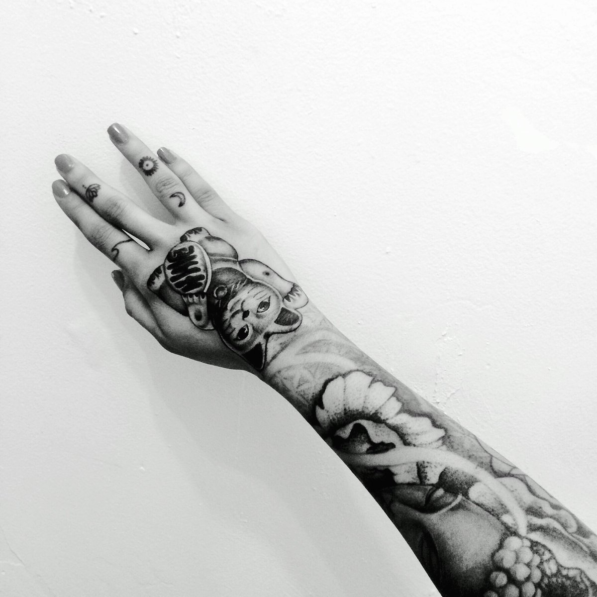 Skinnyy_B's tweet photo. S/o to my tat man @jerrickallen ✨ still fresh so it's swollen https://t.co/OBx12lhQ7r