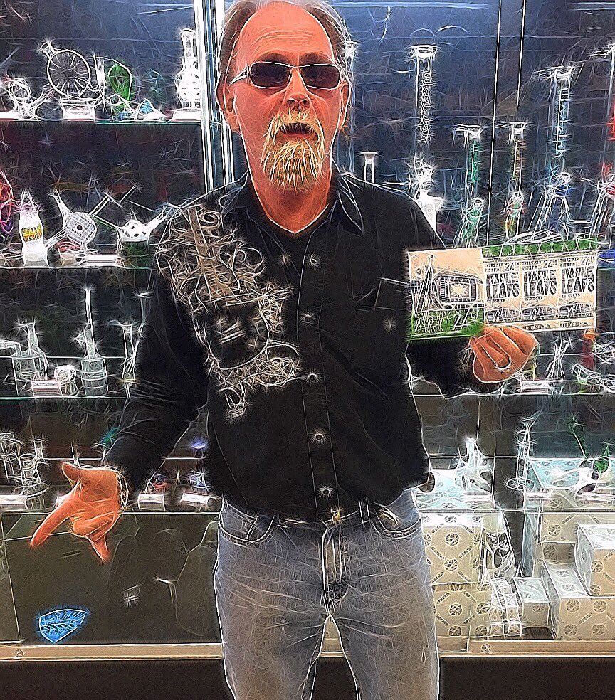 crazy_bills's tweet photo. Derek S won our contest for Toronto Maple Leafs tickets to attend with Crazy Bill himself🍁 Congratulations Derek https://t.co/XYrLcrTqpu