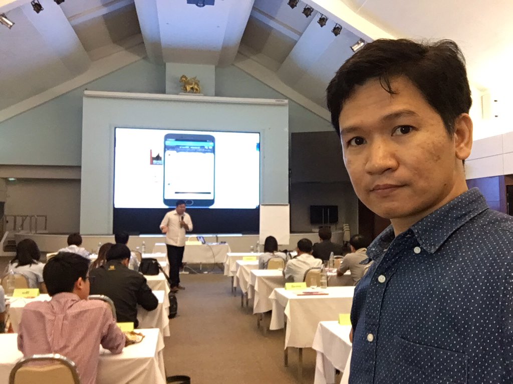 nuisaran's tweet photo. วันนี้สอน #Mobileapps for work #boonrawd https://t.co/LBGCJFGT7F