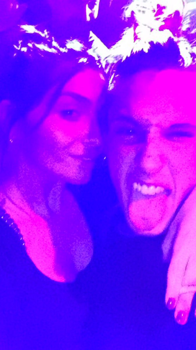 ClBermudesSS7's tweet photo. Bisous de nous 💋 @EddySS7 https://t.co/tctf1aCQpB