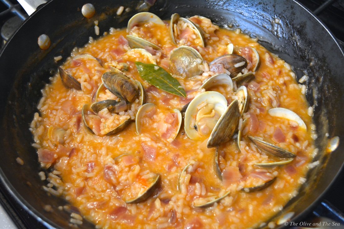 FamilyFoodTable's tweet photo. Clam pilaf - perfect #Lent #recipe from @TheOliveTheSea https://t.co/fZwNqEvavK #Easter #spring #seafood https://t.co/k3ofMravqz