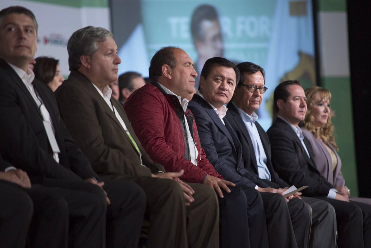 Guerra contra las drogas partió de diagnóstico equivocado: Osorio Chong - CdEwO1wUsAAHw7S