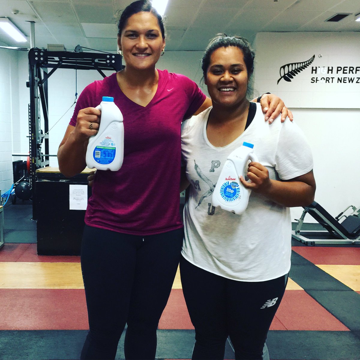 ValerieAdams84's tweet photo. Forgot our protein shakers so we had to make do with milk bottles 😂 #struggleisreal #proteinload #posttraining https://t.co/fCqkBMwcSV