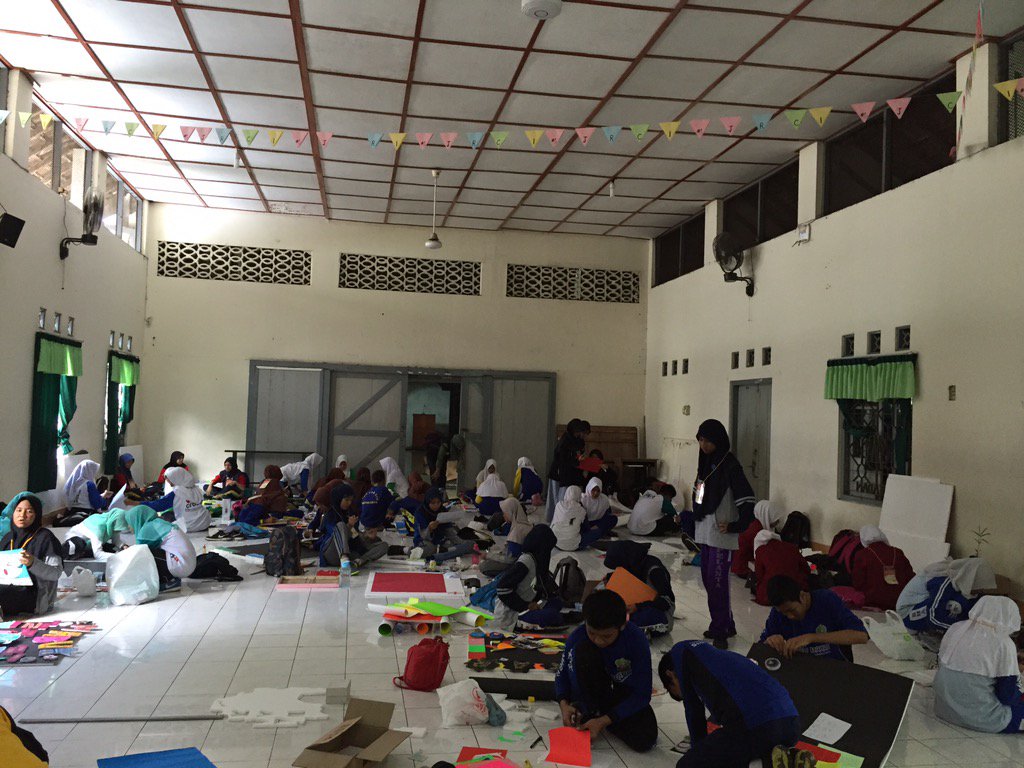 JRCI2016's tweet photo. Lomba mading masih berlangsung di aula katamso https://t.co/XUwMq7nlVs