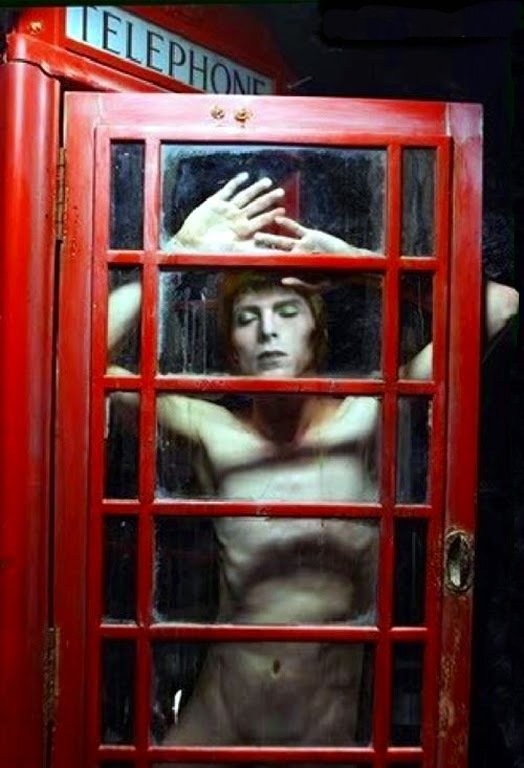 dark_shark's tweet photo. David Bowie, 1972 https://t.co/WaXdnmzsUH
