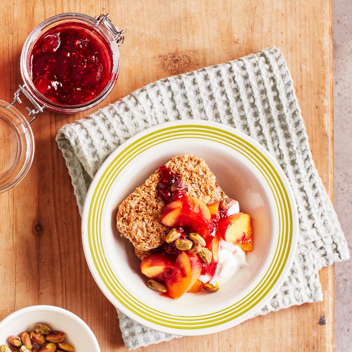 weetabix's tweet photo. This scrummy bowl with peaches, raspberry compote &amp; pistachios is high in protein and vitamin C #NevendingBreakfast https://t.co/AtcimC74H3
