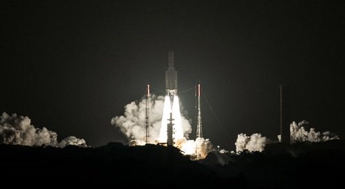 Arianespace's tweet photo. Success on Flight #VA229: ✔️! Find out more about this #Ariane5 mission for @Eutelsat_SA https://t.co/HdrkoSN0ox https://t.co/DNdNqegjAY