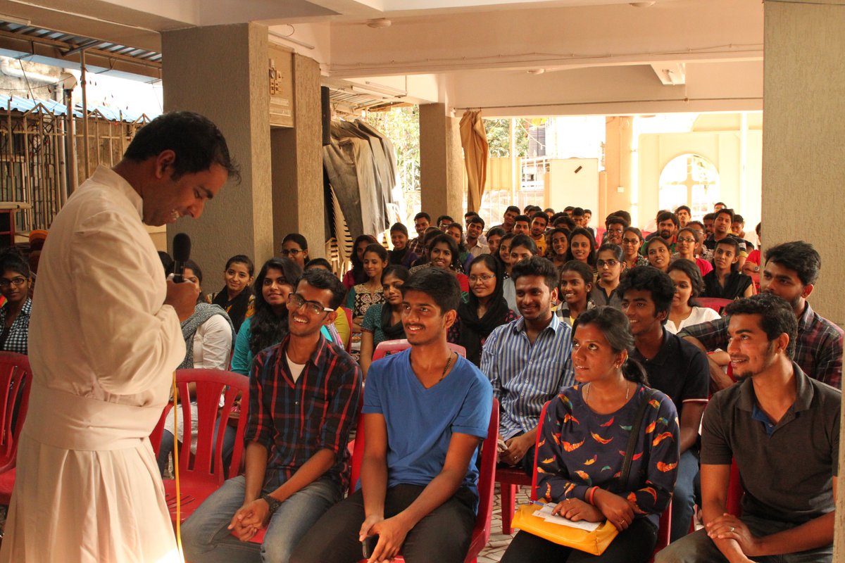KEYKalinaForane's tweet photo. Engaging the youth
#ForaneYouthRetreat #IndianChurch #SyroMalabar #Lent2016 #CatholicYouth #Mumbai #StThomas https://t.co/bEUaWc9EuV