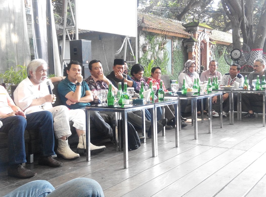 PemudaRevmen's tweet photo. Bukan hanya karya musiknya,tp juga sejarah agar kita tdk melakukan kesalahan karena ketidaktahuan kita.-Remy Silado- https://t.co/XwwiVFWnwC