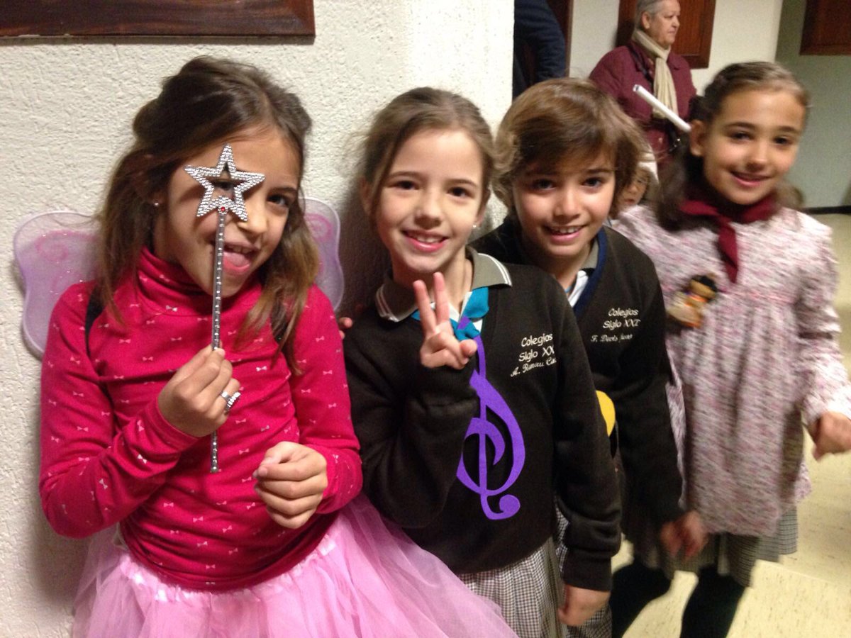 C_E_Marni's tweet photo. #fallasMarni2016 Empezamos la final de #poesía de 1º y 2º de primaria #DJose presentando el concurso https://t.co/I8YGgINjyK