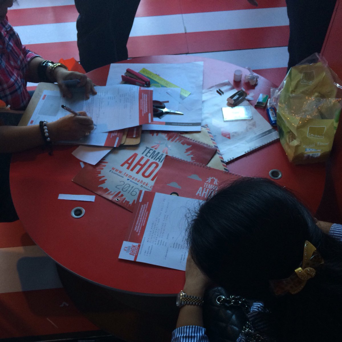 Booth <a href="/temanAhok/">Teman BTP</a> di PIM rame banget!