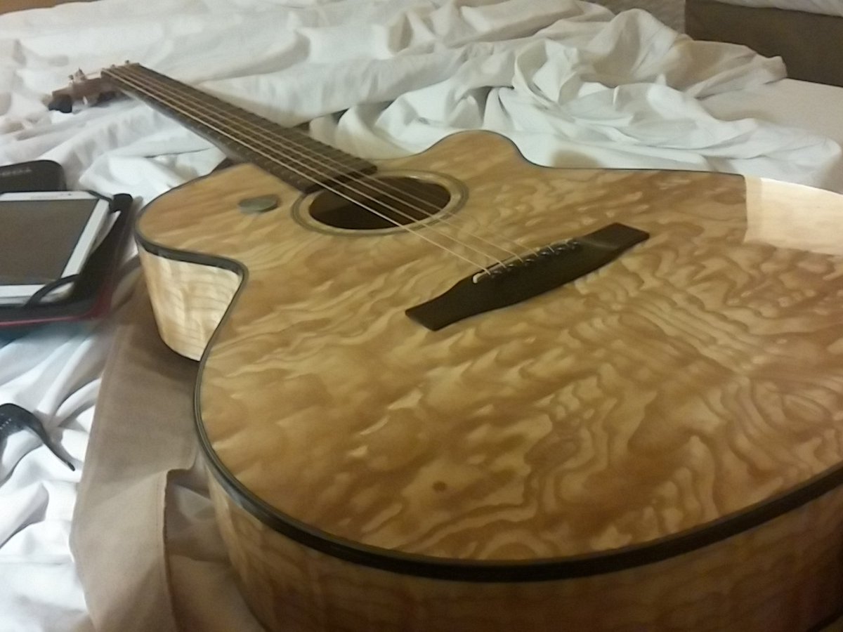 JennySlyder's tweet image. Hangin out in my hotel room workin&apos; on some tunes!! #lovemyguitar #samsontech #lovemyjob #tourlife