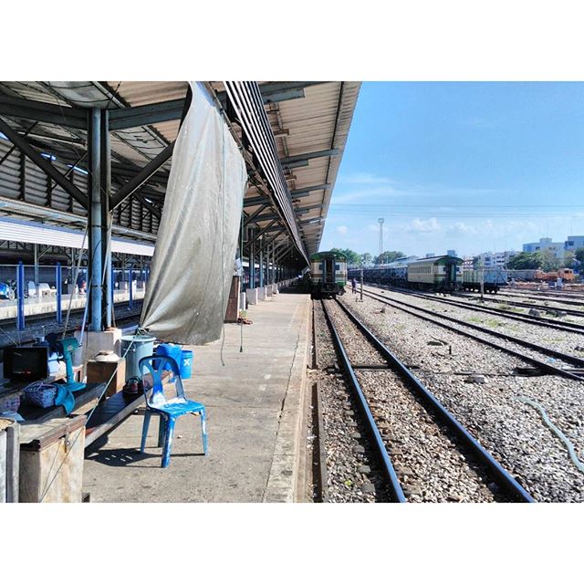 myteaone's tweet image. Platform 4 view of the #hatyaithailand #trainyard #travel dlvr.it/KkS08d