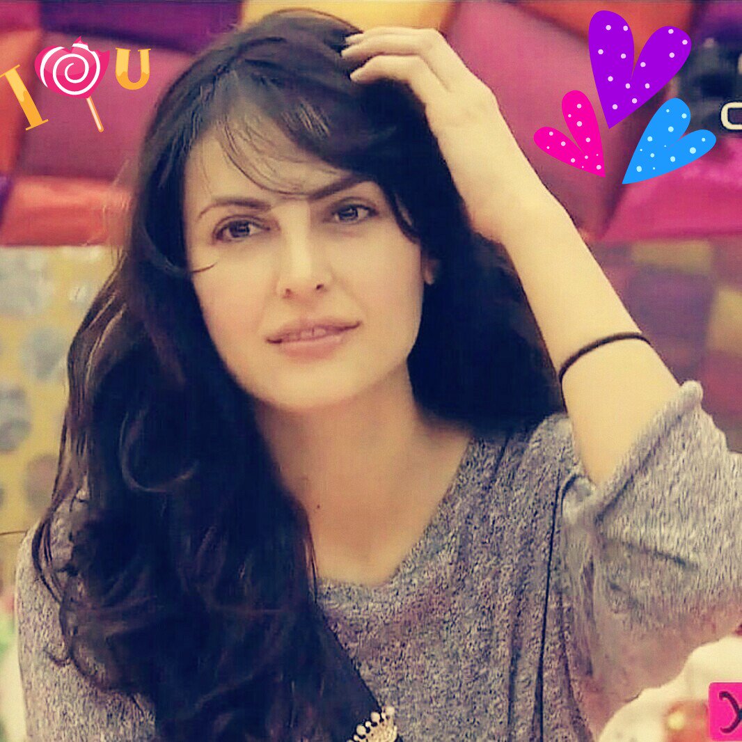 RizviSyeda01's tweet photo. Goodie Morning all☀😍💛have a nice day😊 #CuteMandy #BB9 #mornings #throwback #mandanation #Mklover @manizhe https://t.co/zNL84E7mCG