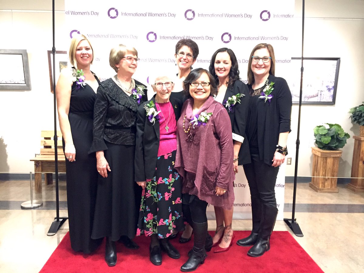 AJSmithPhoto's tweet photo. Congratulations to the deserving women honoured as the @fsinternwomen award  recipients. #IWD2016 #IWDgems #fortsask https://t.co/rxHreprx96