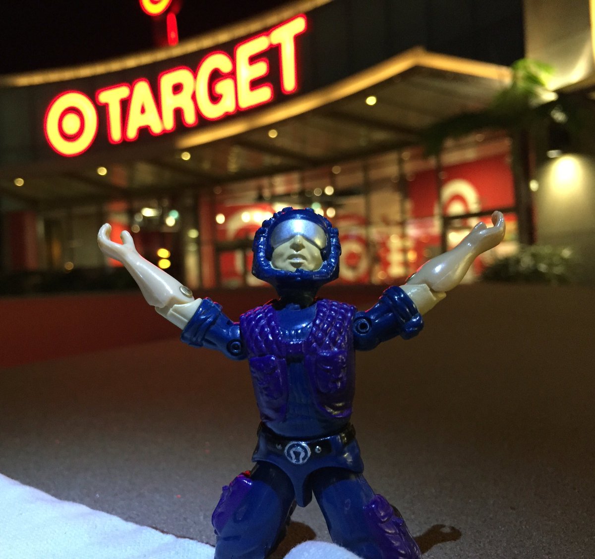 televiperjaime's tweet photo. Tele-Viper 07 collapses to his knees as he rages at an uncaring sky just a few yards away from the #WeHo #Target. https://t.co/anuTqQESFh