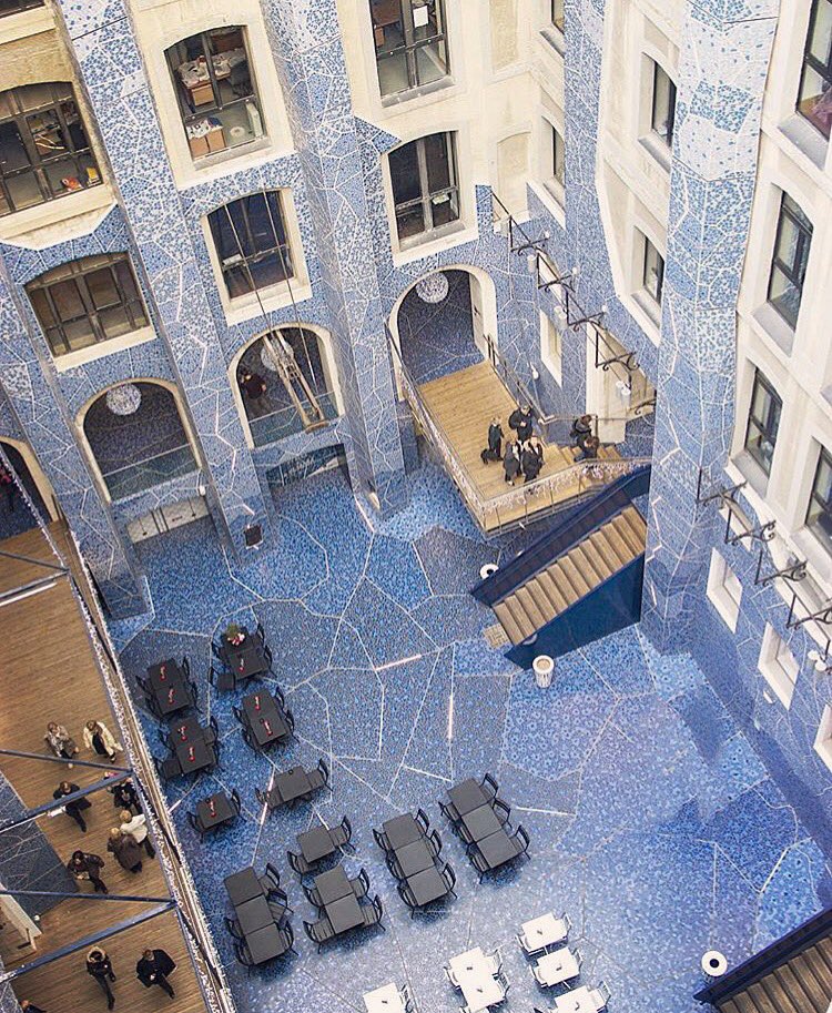 AlexHotel_Mars's tweet photo. Le bleu DES DOCKS MARSEILLE à 15 minutes à pieds de l'#AlexHotelMarseille !

#DocksMarseille #ChooseMarseille https://t.co/8gjWc7ozRr