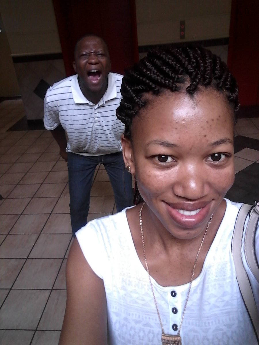 MosesMatshele's tweet photo. Good morning south Africa #PhotoBombLegend https://t.co/GcJ4J80LiG