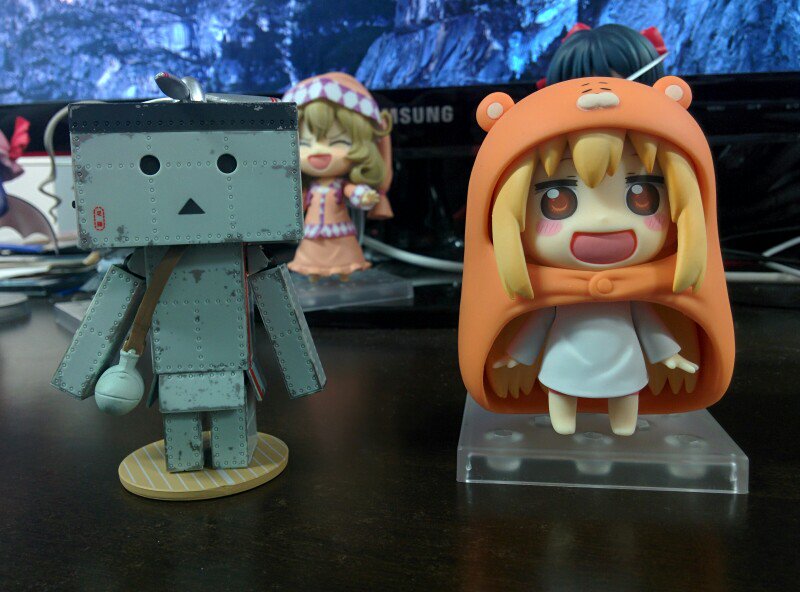 kefniark's tweet photo. Tout vas bien, mon bureau continue d'accueillir de nouveaux résidents #nendoroid #danboru #desktop https://t.co/Fybl1Wogoc