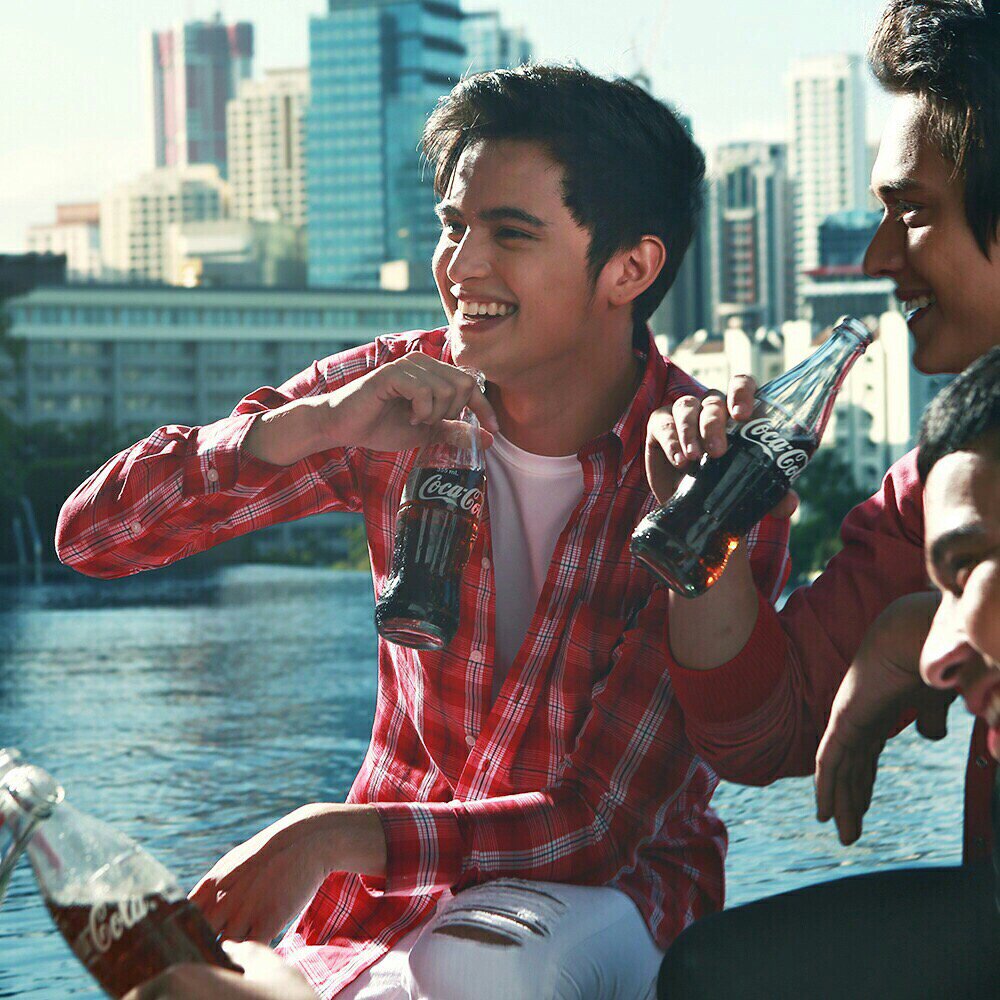 I've got my @cocacolaph to keep me cool! Got any cool moments with Coke you wanna share with me? #TasteTheFeeling