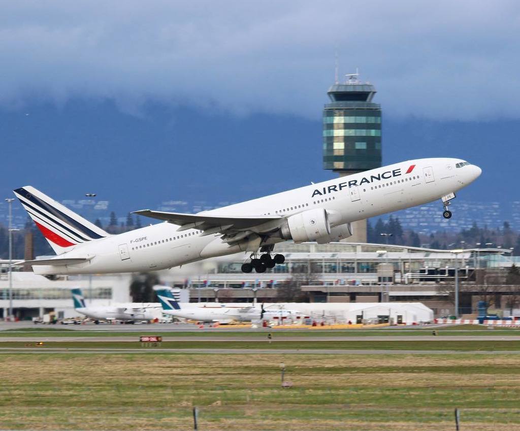 DeltaBravo33's tweet photo. Instagram : by kenters55 - #AirFrance #Boeing #777-228(ER) #FGSPE taking off @yvrairport for #CDG #Paris #CharlesDe… https://t.co/QvgHxpJgTb