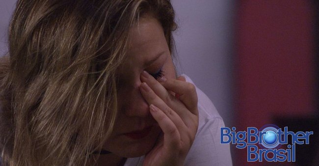bbb's tweet photo. Maria Claudia chora: 'Será que a gente está fazendo algo errado?' https://t.co/uD5nCi8NFb #BBB16 https://t.co/oqb4IbZqzx