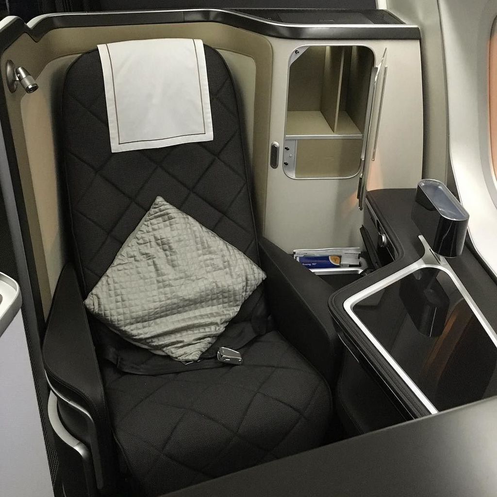 svhennig's tweet photo. please take a seat, settle in and relax on a long flight on the @british_airways #FirstCla… https://t.co/6B2ZIY0ZIW https://t.co/h6z0orRcMr