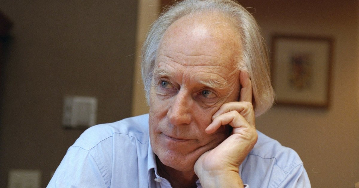 HuffPost's tweet photo. Legendary music producer George Martin, who worked with the Beatles, has died https://t.co/uyydAciAsB  #obit https://t.co/8ok0LYF0QI