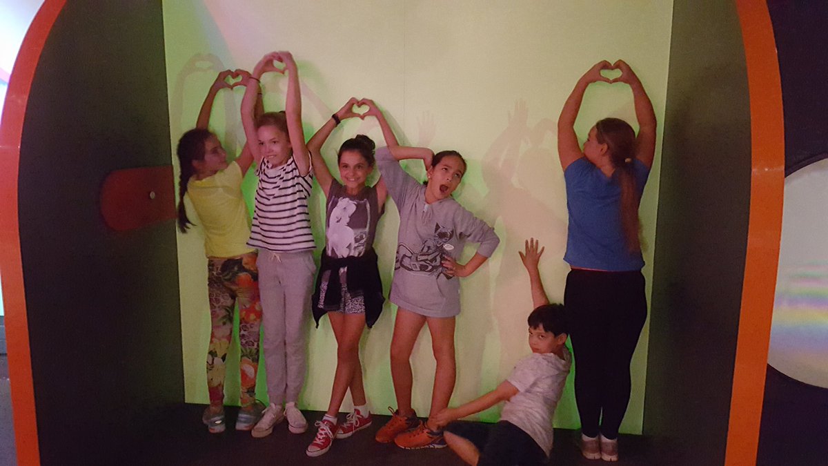 oldchatswood's tweet image. Who knew learning could be so much fun?! @questacon #lightshadows