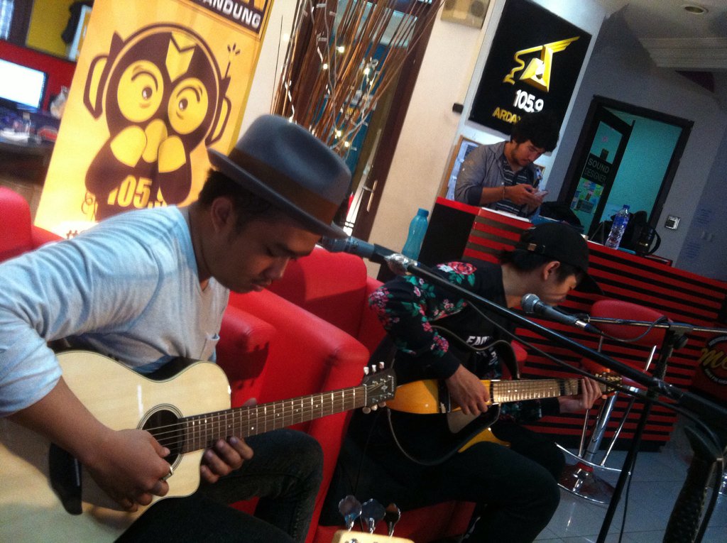 stay tune yaa di <a href="/ardanradio/">ARDAN RADIO 105.9 FM</a> enjoy!! #masaindah #mightyjoke