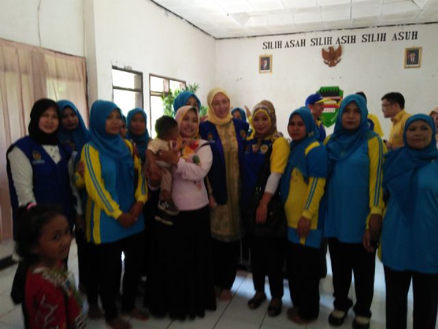 DwpDinkes's tweet photo. Pencanangan PIN Polio oleh Ketua Tim Penggerak PKK ( Hj. Anne Ratna Mustika Mulyadi)
@DediMulyadi71 @PkkPurwakarta https://t.co/Js9EaLfOGD