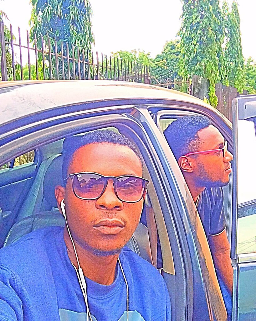 iamtiiboy's tweet photo. We Still on The GrinD and We HappY https://t.co/mDlpxMtNqW