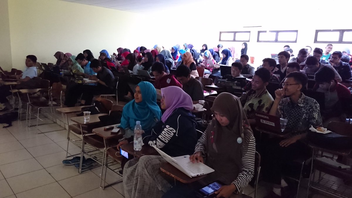 CSSUINJakarta's tweet photo. Alhamdulillah, Pelatihan IT 2 : Animasi telah selesai. 
Terima kasih kak Dayat atas ilmunya :) https://t.co/lnpo3z5bPg