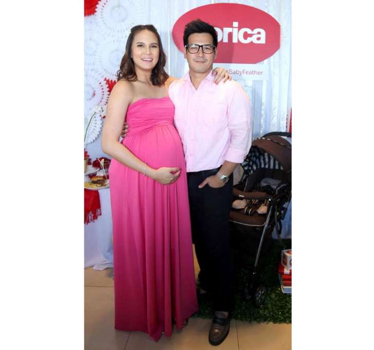 ChismosangKB's tweet photo. A #babygirl for #JohnPrats #IsabelOli #Pregnancy #Congratulations @ABSCBN_Showbiz Read more: https://t.co/ezUT0hiCnE https://t.co/MRLGrnhvCy