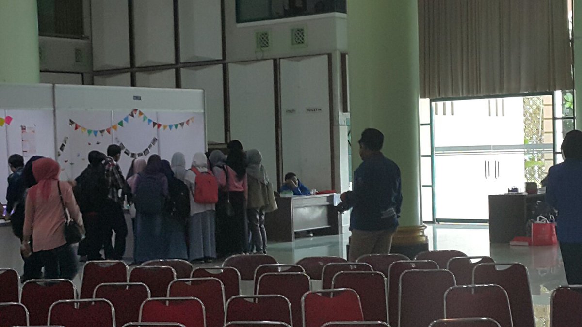 Selain ada tour de medica ada juga presentasi tiap club dan organisasi di FK UII
Keren bangeyttttyhh
#medexfkuii2016