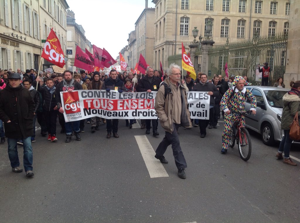 campuslorraine's tweet photo. Le cortège avance en direction de la gare de #Nancy #RCLNonStop #greve9mars https://t.co/OtSRj8Em2O