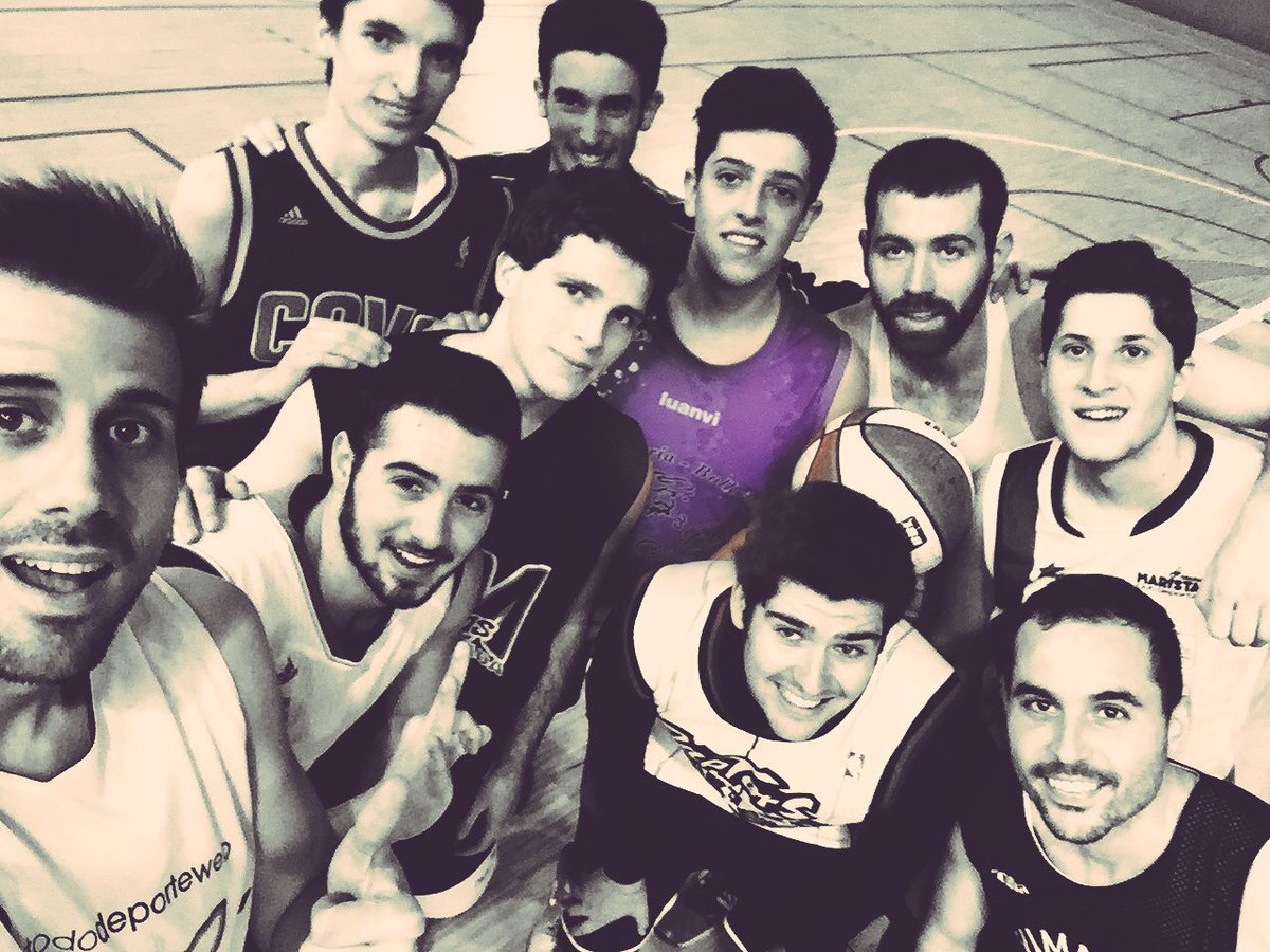 CoachTProject's tweet photo. @CoachTProject en la primera semana de vida. 
3 partidos y a fichaje por día.
#Chooff https://t.co/53L0DPrcuB