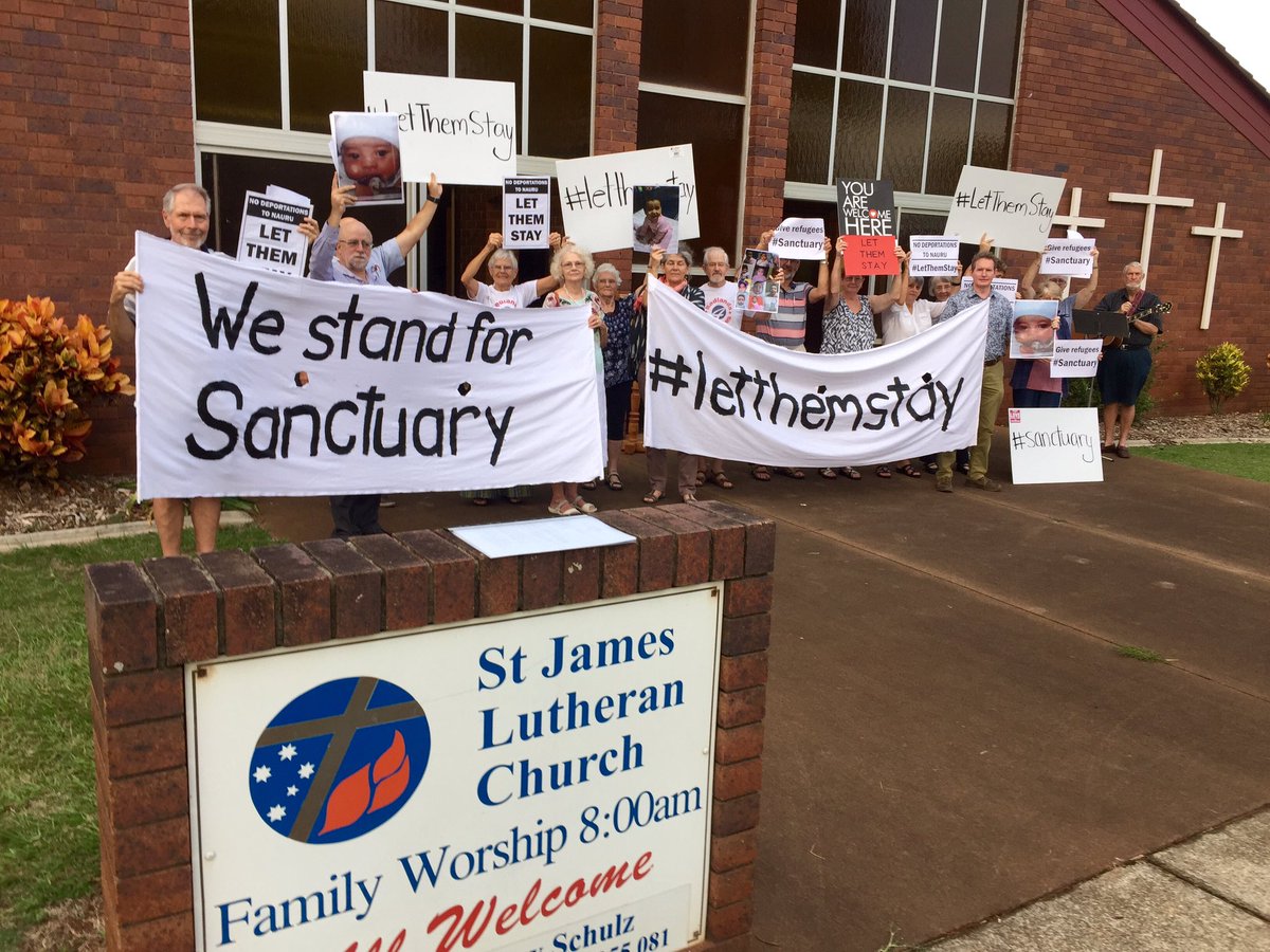 #Redlands ppl declare support for #LetThemStay &amp; #sanctuary for #refugees at Lutheran Church Cleveland today.