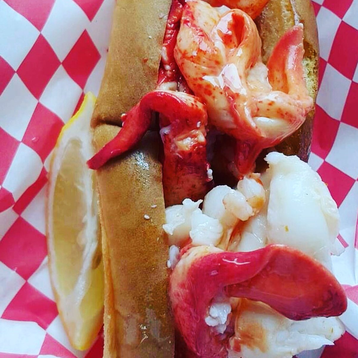 LowcountryRocks's tweet photo. @SavannahFTF @SavannahDBA Excited to be a part of the #foodtruckboulevard March 17-19 #SavStPats #eatmorelobster https://t.co/4wFh9FAbNh