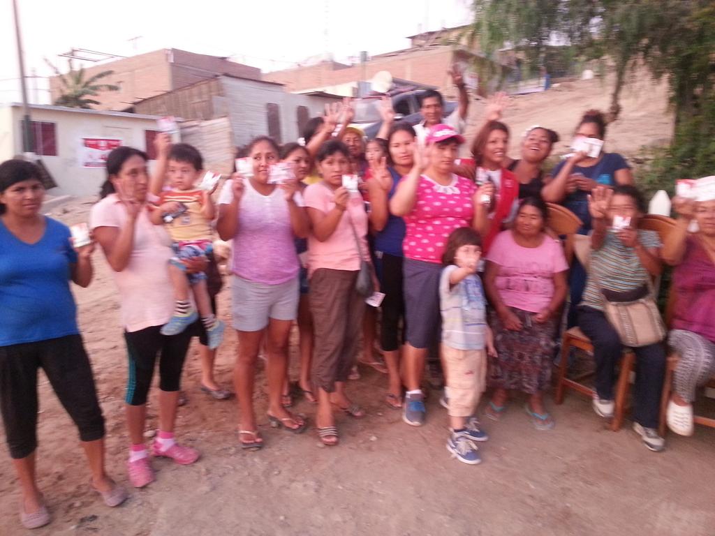 sazoquima's tweet photo. Dirigentas del AA.HH El Mirador  Pachacutecc Confían 
#AlanVotoSeguro
#XLaSaritaEscribe4
#XunEstadoMenosIndiferente4 https://t.co/mqmA5VuqR5