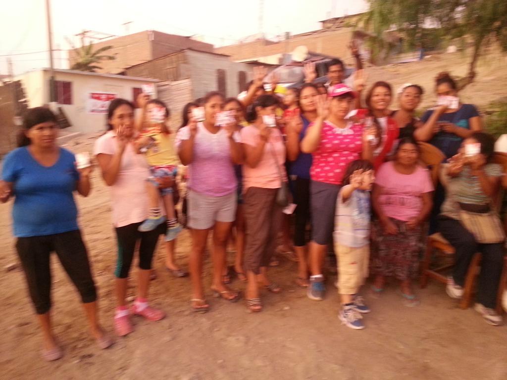 sazoquima's tweet photo. Dirigentas del AA.HH El Mirador  Pachacutecc Confían 
#AlanVotoSeguro
#XLaSaritaEscribe4
#XunEstadoMenosIndiferente4 https://t.co/mqmA5VuqR5