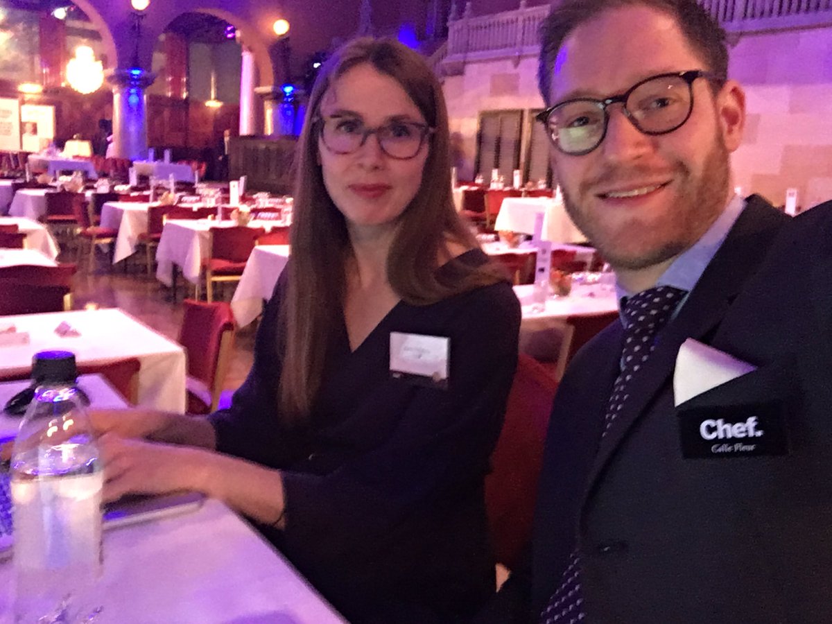 Om 45 minuter smäller det. <a href="/callefleur/">Calle Fleur</a> och <a href="/karinomahony/">Karin O'Mahony</a> värmer upp liverapporteringsfingrarna. #chefgalan