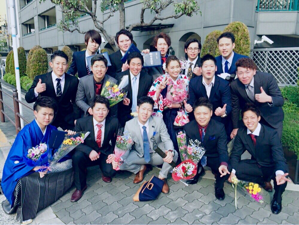 _kouki0803_'s tweet photo. 3月8日(火)〜卒業式〜
大阪リゾート&amp;スポーツ専門学校
無事に卒業しました！
しかも、皆勤賞 + 一般財団法人
職業教育キャリア教育財団賞を受賞
昔の俺からしたら考えられん！笑
これも周りの方のおかげです
ありがとうございました！ https://t.co/dkFWsOXFzq