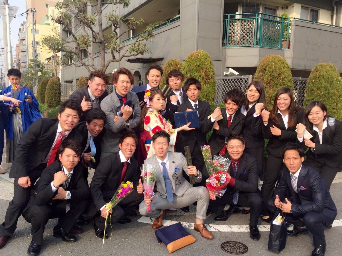 _kouki0803_'s tweet photo. 3月8日(火)〜卒業式〜
大阪リゾート&amp;スポーツ専門学校
無事に卒業しました！
しかも、皆勤賞 + 一般財団法人
職業教育キャリア教育財団賞を受賞
昔の俺からしたら考えられん！笑
これも周りの方のおかげです
ありがとうございました！ https://t.co/dkFWsOXFzq