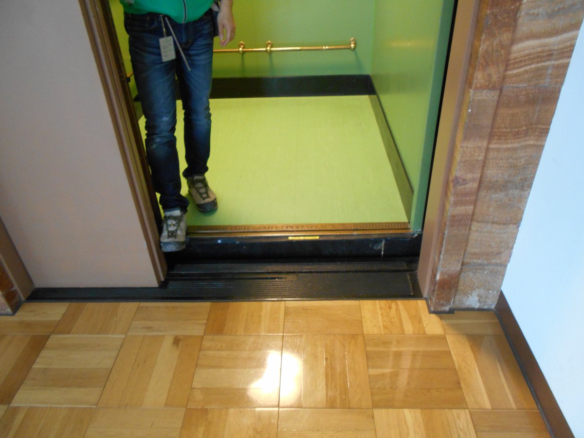 北海道最古の 手動式エレベーター が何しろロマン溢れててカッコイイと話題に Togetter