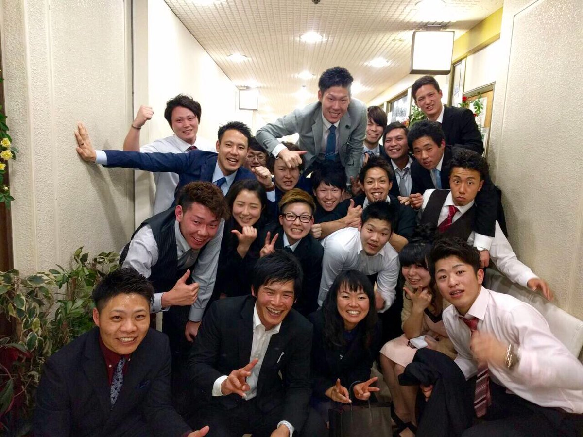 _kouki0803_'s tweet photo. 2,3,4次会まで続いた
飲みも最高でした！（笑）
2次会では1年次,2年次の担任も
招待して、全員で 睡蓮花 熱唱！
過去イチで盛り上がった！笑
3,4次会では、2年間の振り返り。
色んな思い出が出来ました！
みんな、ありがとー！ https://t.co/PbaVTYB6J3